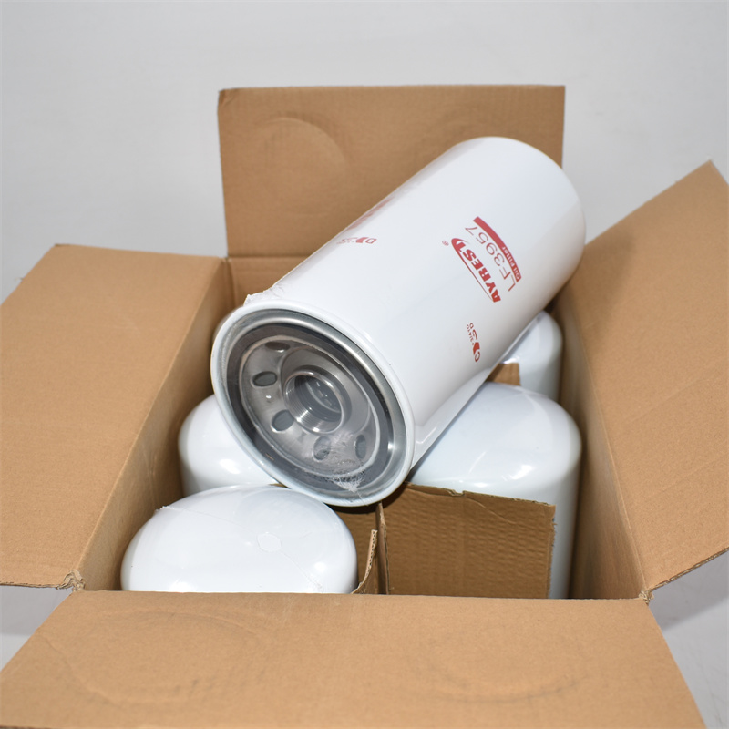 Fleetguard LF3957 Oil Filter